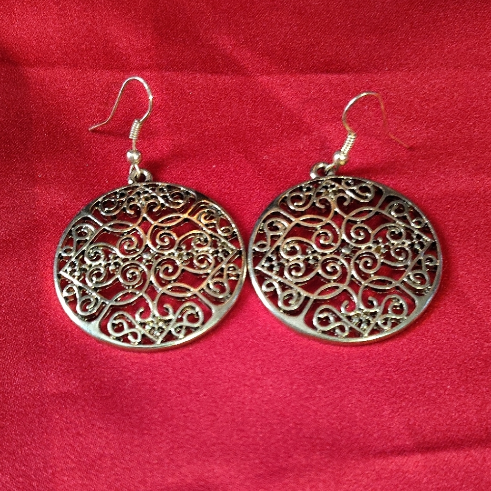 Elegant Silver Filigree Earrings